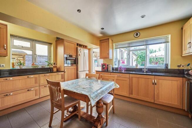 Kitchen/Breakfast Room