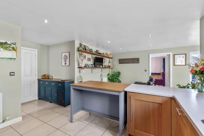 5 bed Detached for sale Image 12