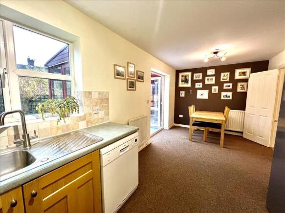 KITCHEN/DINING ROOM