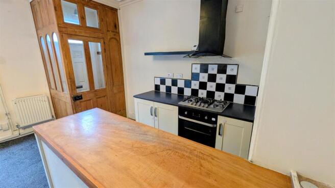 2 bed End of Terrace to rent Image 4
