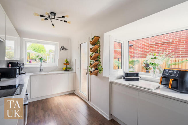 Holmlands Drive, Prenton, CH43 photo 2