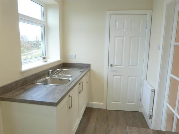 FITTED KITCHEN IMAGE THREE
