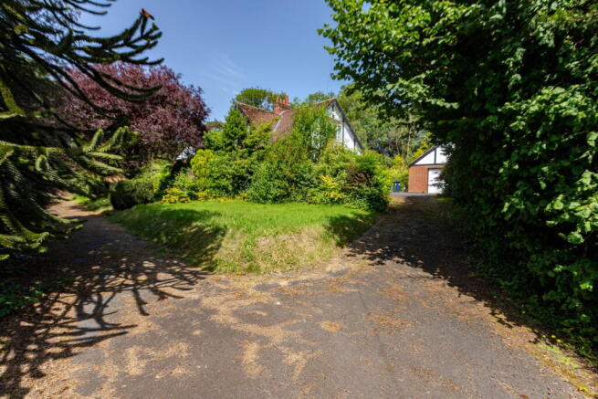 5 bed Detached for sale Image 5