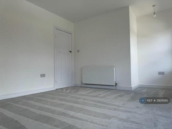 2 bed Semi-Detached to rent Image 9