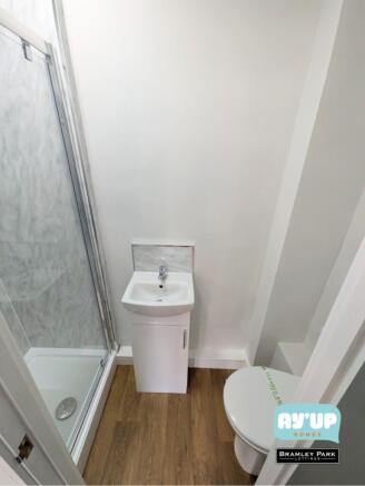 1 bed House Share to rent Image 5