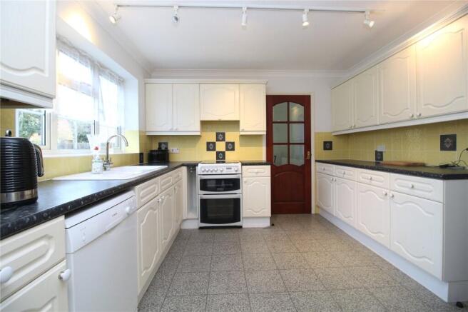 Larkshill Close, New Milton, Hampshire, BH25 photo 4