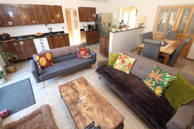 Open Plan Kitchen / Family Room
