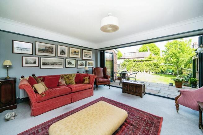 Lounge/Dining Room