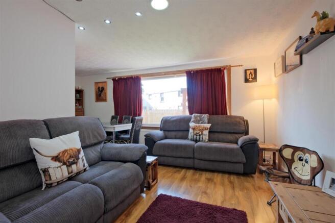 Living Room / Dining