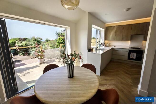 Kitchen diner