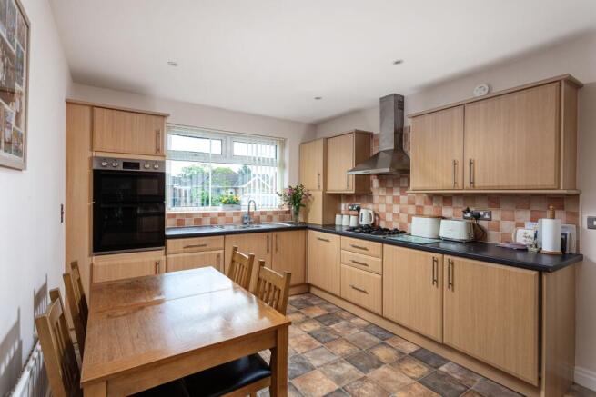 3 bed Detached Bungalow for sale Image 7