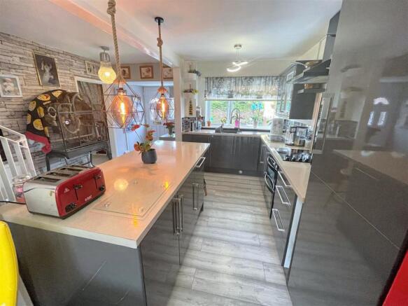 kitchen 3.jpg