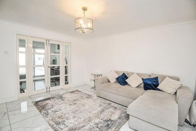 4 bed Detached for sale Image 6
