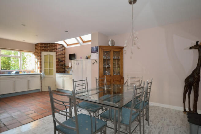 Kitchen/ Dining Room