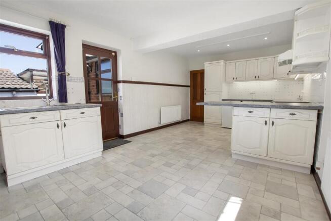 3 bed Detached Bungalow for sale Image 5