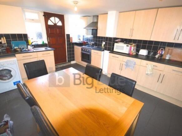 6 bed Terraced to rent Image 12