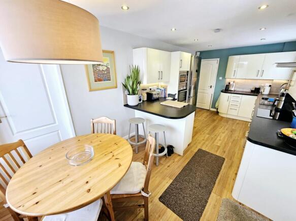 2 bed Semi-Detached Bungalow for sale Image 5