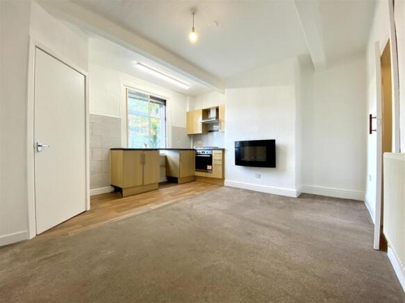 Bramleys Lettings - Victoria Place - Moldgreen (4)