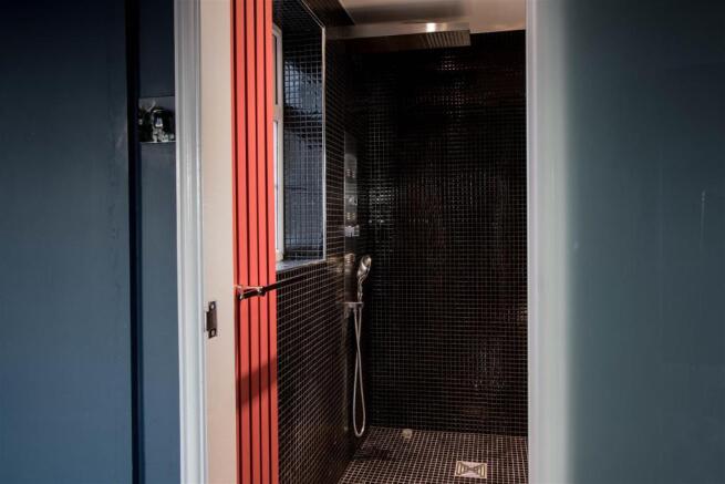13.Ensuite3.jpg