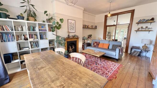 Open-Plan Living / Dining Area