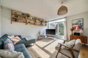 1, Kennoldes, Croxted Road, London SE21 8SS