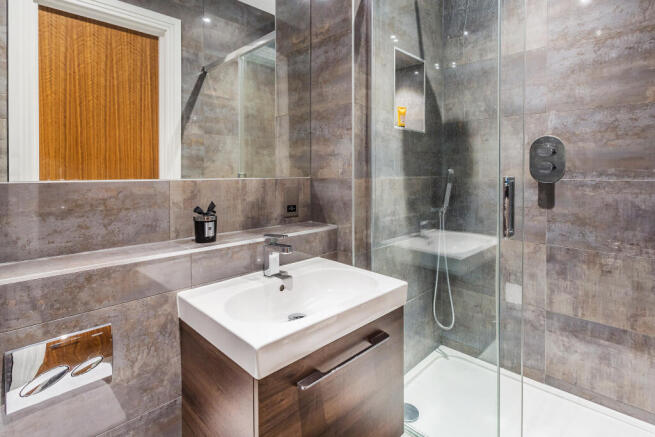 Ensuite 1.jpg