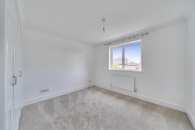 4 bed House to rent Image 8