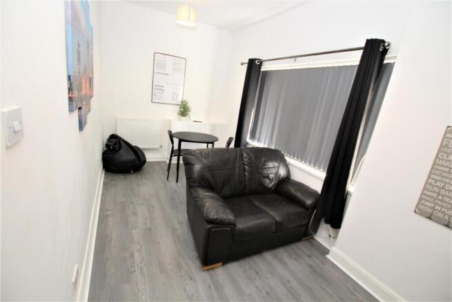 5 bed House to rent Image 5