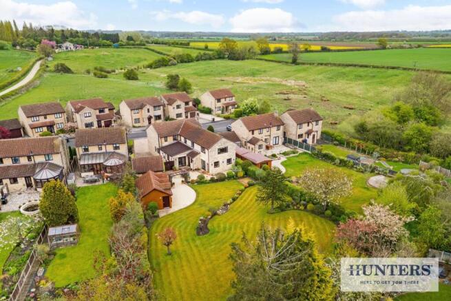 5 bed Detached for sale Image 12