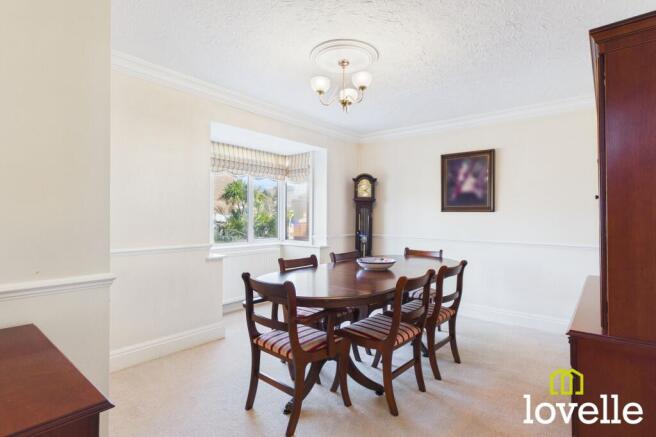 4 bed Detached for sale Image 9