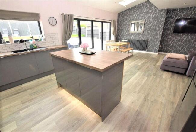 Kitchen/ Dining Area