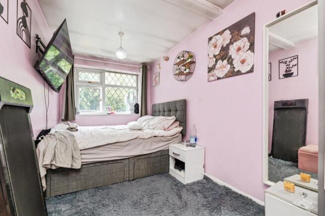 5 bed Semi-Detached for sale Image 10