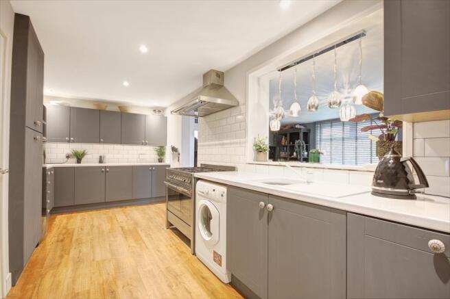 Kitchen 2.jpg