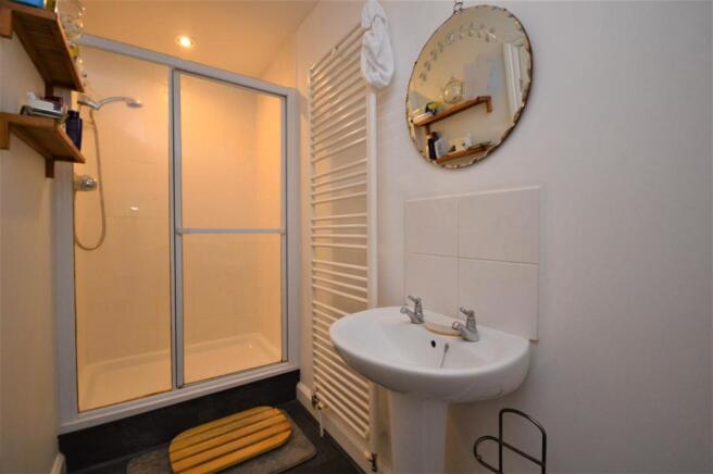 20 En Suite Kings Acre.JPG