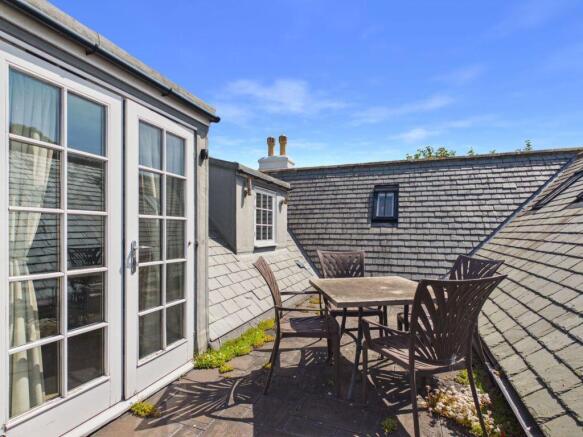 2 bed Apartment for sale Image 11