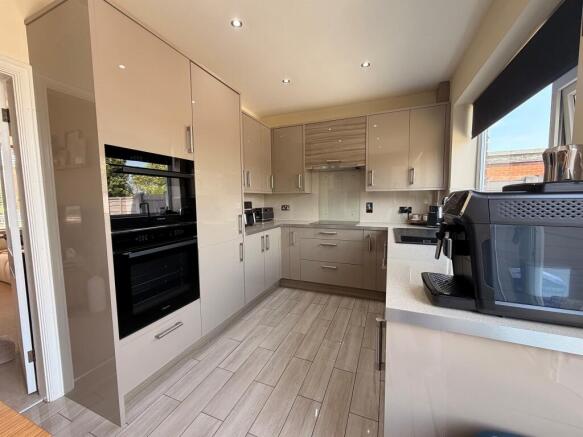 2 bed Semi-Detached for sale Image 5