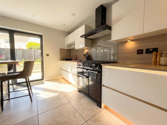 3 bed Semi-Detached for sale Image 10