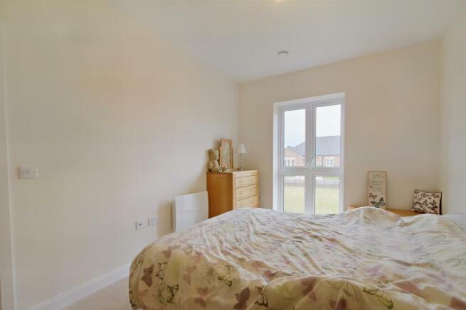 2 bed Apartment for sale Image 8