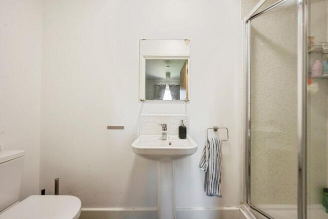 4 bed Detached for sale Image 8