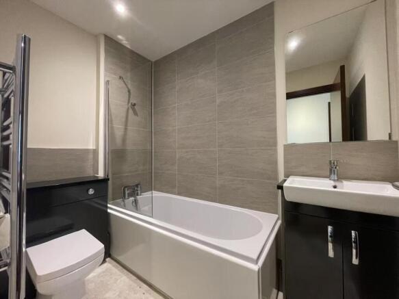 2 bed Apartment to rent Image 4