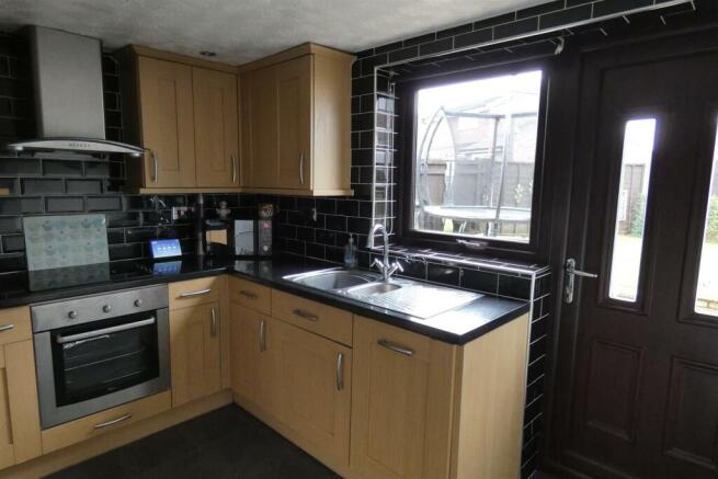 FITTED KITCHEN