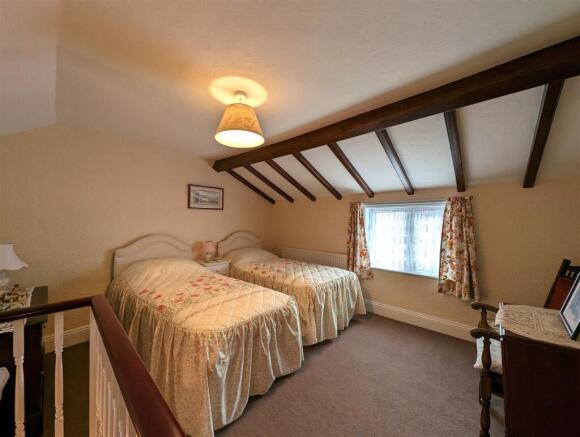 3 bed Terraced for sale Image 9