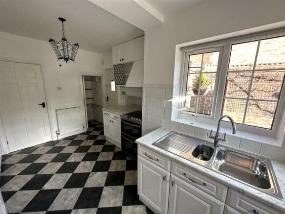 kitchen 2.jpg