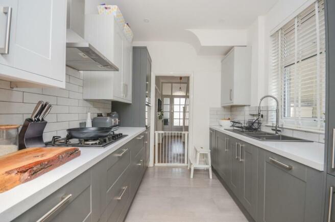 Kitchen pic 2.jpg