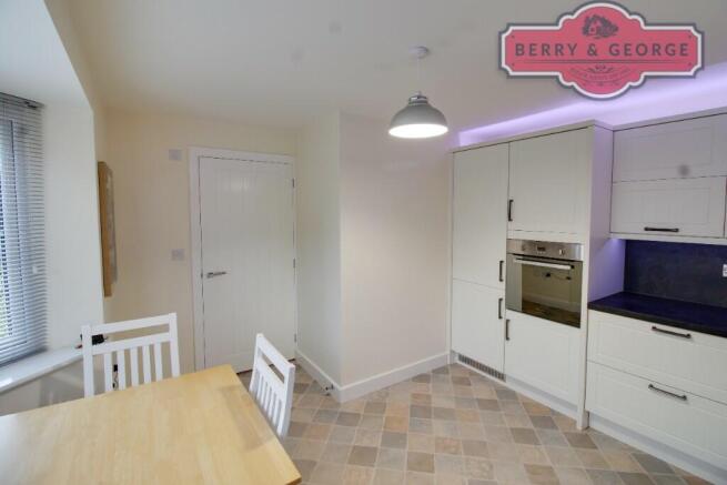 KITCHEN / DINER