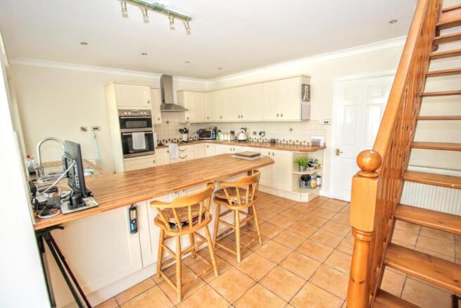 KITCHEN/DINER