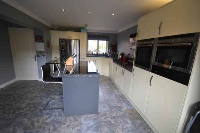 BESPOKE FITTED KITCHEN