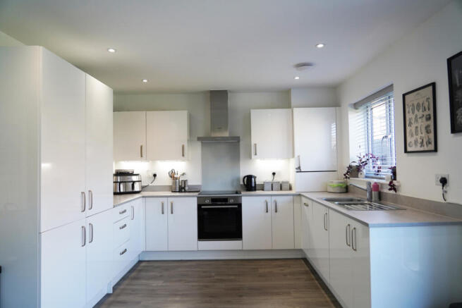 Kitchen 1.jpeg