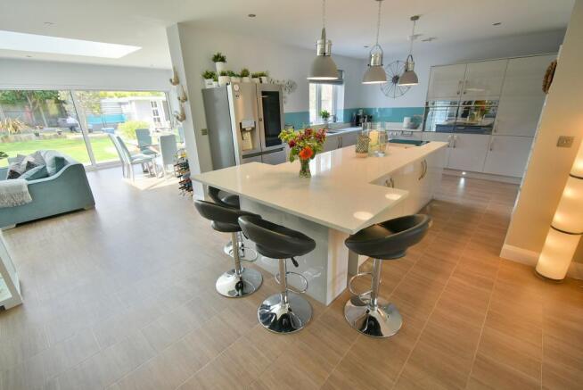 Kitchen/breakfast/family room