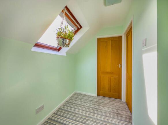 4 bed Detached for sale Image 9